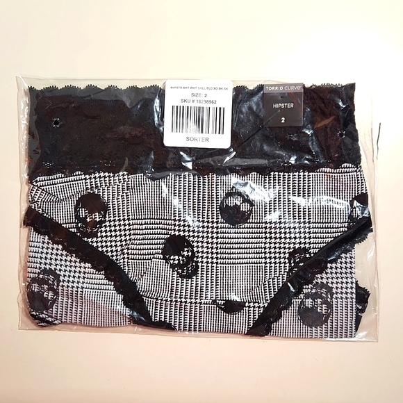 ❤️NWT VINTAGE TORRID PANTY - SKULL CAGE BACK SEAMLESS LACE HIPSTER PANTIES PLUS - Picture 3 of 11
